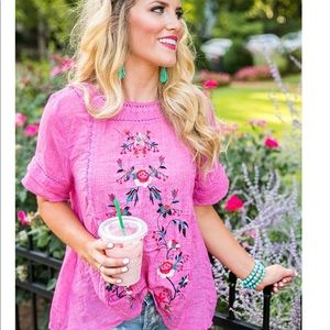 👚 ISO Pink Floral Shift Blouse 👚